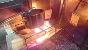 焚き火と牡蠣鍋