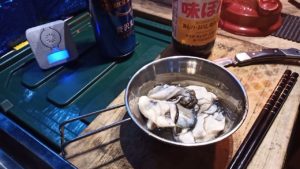 生牡蠣のポン酢和えをキャンプ