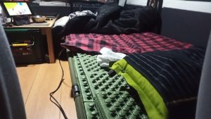 キャンプ車中泊とコットと電気毛布