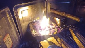 ピコグリル、炭火で豚トロを焼く