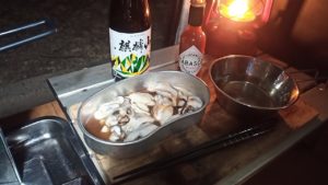 日本酒麒麟山と生ガキ＆タバスコ