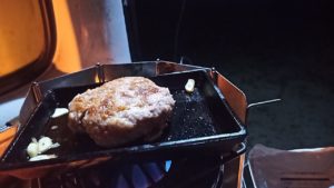 ダイソー鉄板で焼くハンバーグ