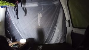 車中泊と蚊帳