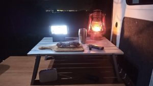 キャンプで深夜のエクレア