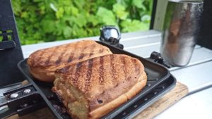 ホットサンドメーカーで焼いたコッペパン