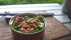 マグロ缶とニラ