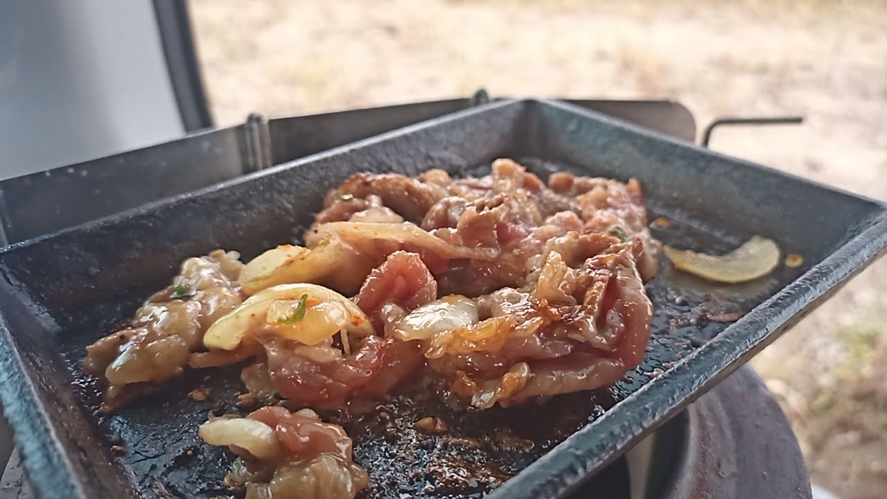 ピリ辛ホルモンの鉄板焼き