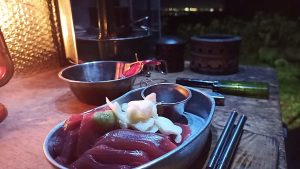 キャンプでカツオの刺身