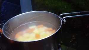 キャプテンスタッグのケトルクッカーで鶏鍋