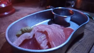 キャンプでマグロの刺身