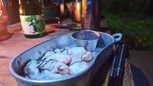 キャンプで生ガキ