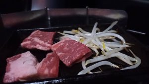 牛カットステーキと鉄板