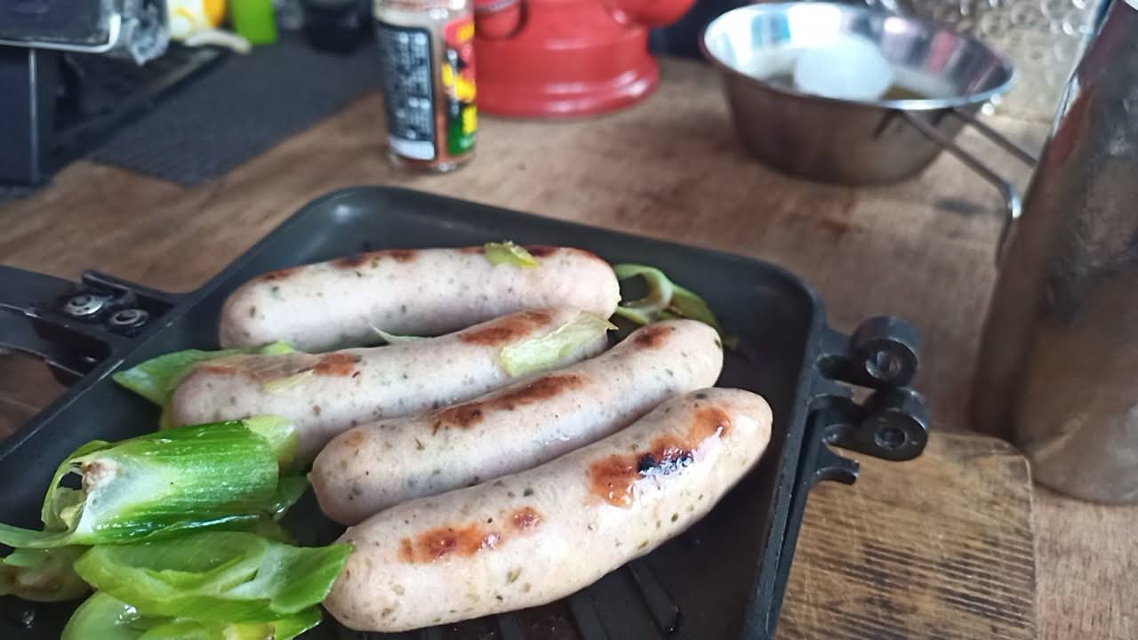 ホットサンドメーカーでウインナーを焼く