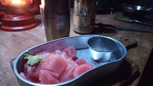 キャンプでマグロの刺身