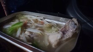 鶏モモ肉のコンソメスープ