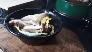 朝食の豚とキノコ