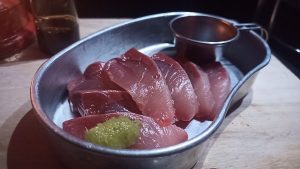 キャンプでブリの刺身