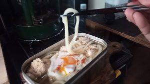 メスティンで月見うどん