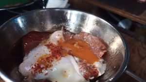 シェラカップで目玉焼き