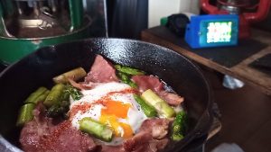 スキレットで目玉焼き