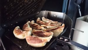 ホットサンドメーカーで100円餃子