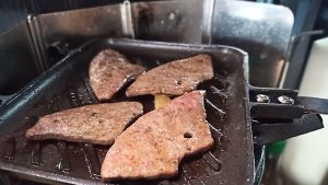 ホットサンドメーカーで豚レバー