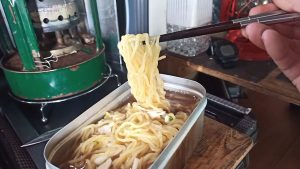 メスティンで煮干し醤油ラーメン