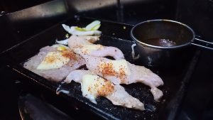 豚トロの鉄板焼き