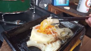 タマネギと目玉焼き