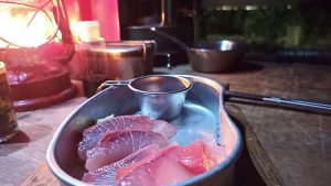 キャンプでブリの刺身