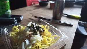 キャンプの朝食に冷やし中華