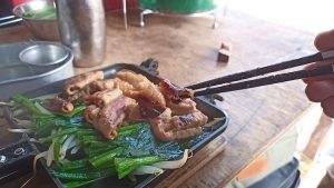 ホットサンドメーカーでホルモンを焼く