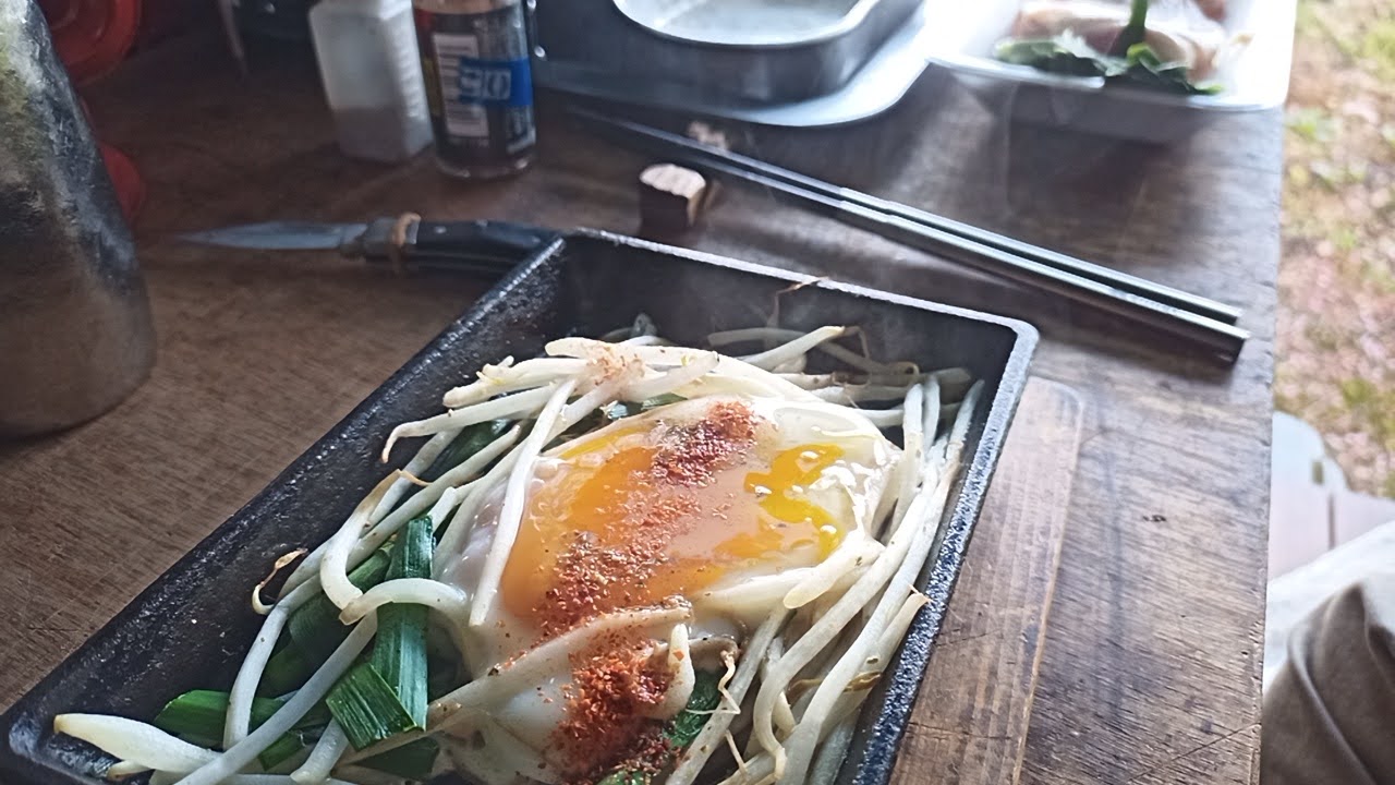 鉄板で目玉焼き