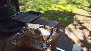 キャンプデザートのシュークリーム