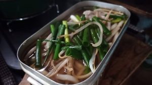 朝食のメスティンうどん