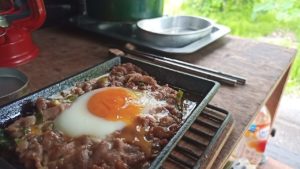 鋳物鉄板で目玉焼き