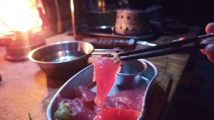 キャンプでマグロの刺身