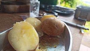 茹でたジャガイモ