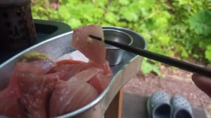ブリの刺身でキャンパーい