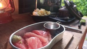 キャンプでマグロの刺身