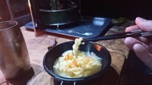 コンソメスープにペンネ