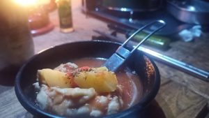 新ジャガ、新タマで鶏モモ肉のトマト煮込み