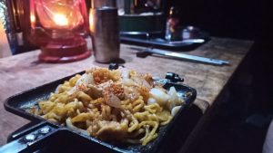 ホットサンドメーカーでホルモン焼きそば
