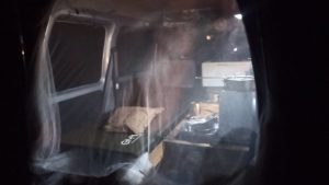 蚊帳で快適な車内
