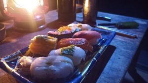 キャンプで寿司