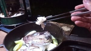 スキレットで鯛の酒蒸し