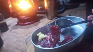 キャンプで馬刺し