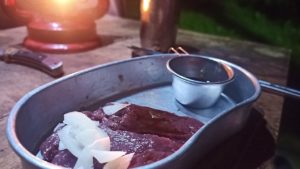 ウルグアイ産の馬刺しとニンニク