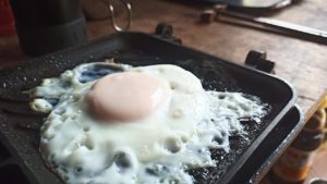 ホットサンドメーカーで目玉焼き