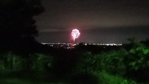 キャンプ地で花火